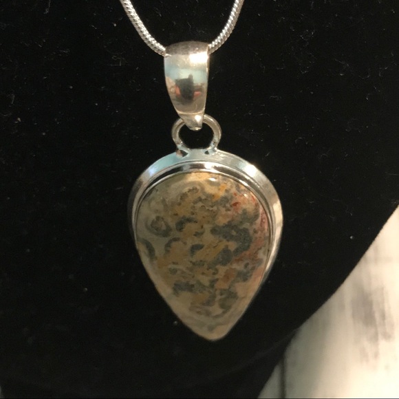 Beautiful pendent❤️ - Picture 2 of 4